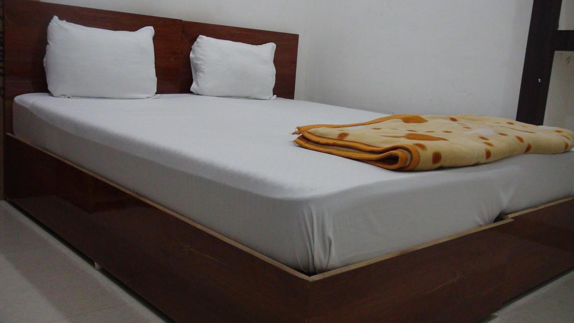 Khajuraho Hostel Bagian luar foto